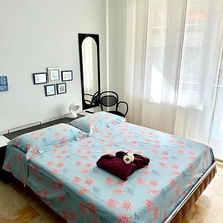 Lägenhet Tre Ponti - Spacious, Sea View & Private Parking Sanremo