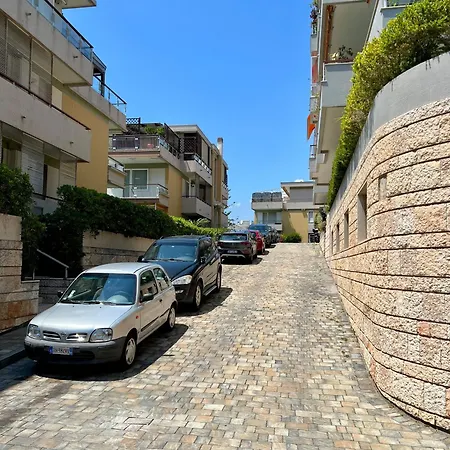 Lägenhet Tre Ponti - Spacious, Sea View & Private Parking *