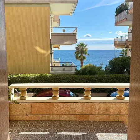 Lägenhet Tre Ponti - Spacious, Sea View & Private Parking *