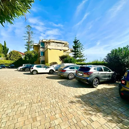 Lägenhet Tre Ponti - Spacious, Sea View & Private Parking *