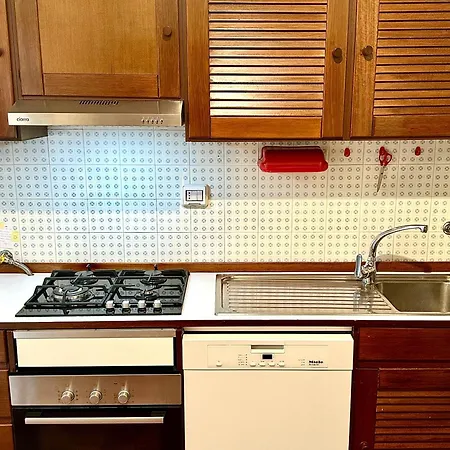 Tre Ponti Beach Apartment - Spacious, Sea View & Private Parking アパート サンレモ